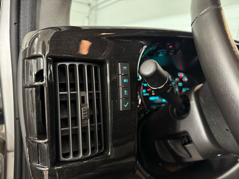 Used 2013 Chevrolet Express 1500 image 17