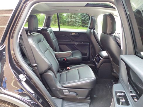 Used 2025 Lincoln Aviator AWD image 47