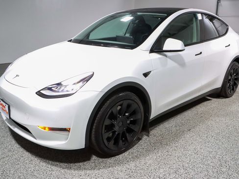 Used 2021 Tesla Model Y Long Range image 33