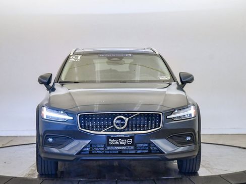Certified 2024 Volvo V60 B5 Cross Country Plus image 7