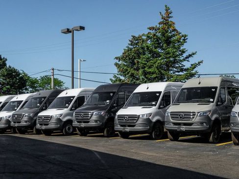 Used 2025 Mercedes-Benz Sprinter 3500 image 23