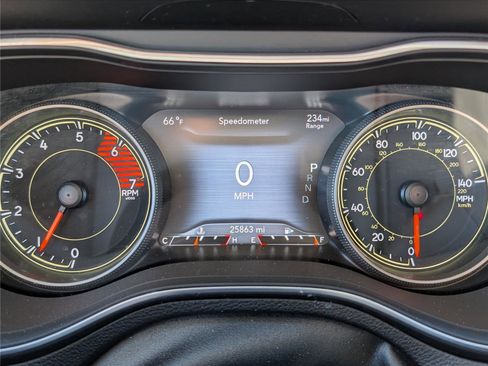 Used 2022 Jeep Cherokee Limited image 29