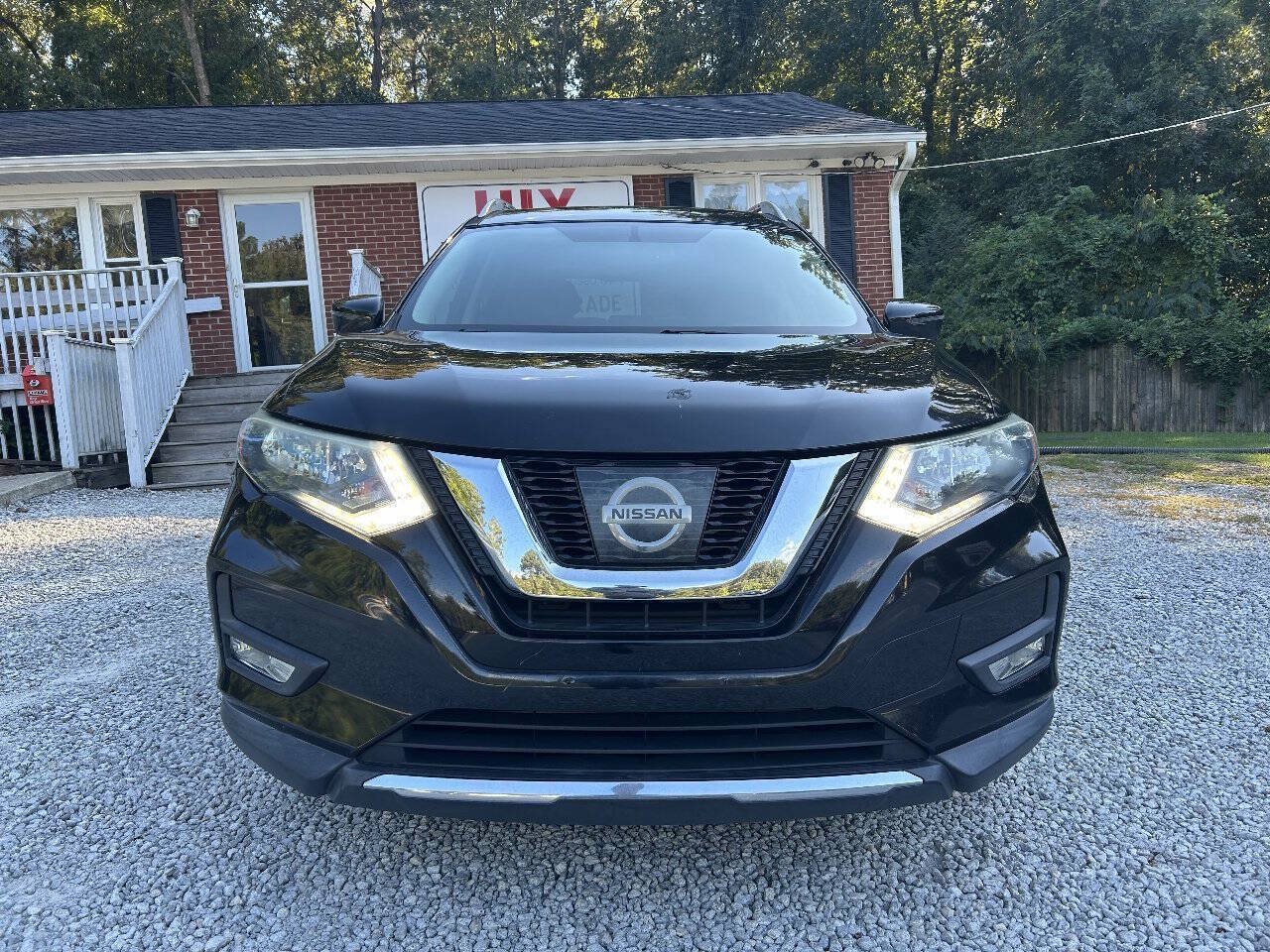 Used 2017 Nissan Rogue SV w/ Sun & Sound Touring Package AWD/4WD image 8