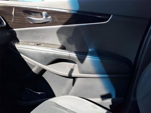 Used 2019 Kia Sorento LX image 31