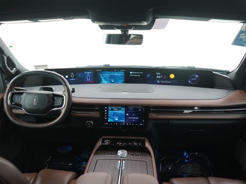 Used 2025 Lincoln Navigator Reserve AWD/4WD image 14