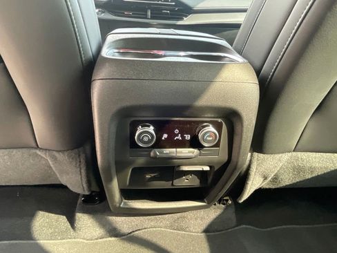 Used 2025 Buick Enclave Sport Touring w/ Power Package FWD image 36
