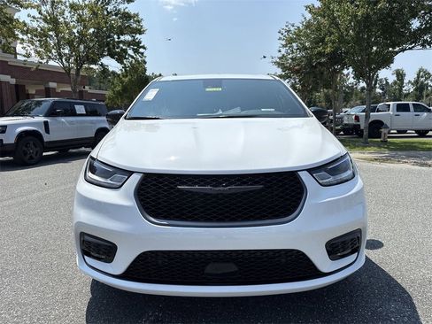 New 2026 Chrysler Pacifica Select image 7