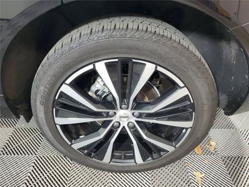 Certified 2025 Volvo XC60 B5 Ultra AWD/4WD image 11