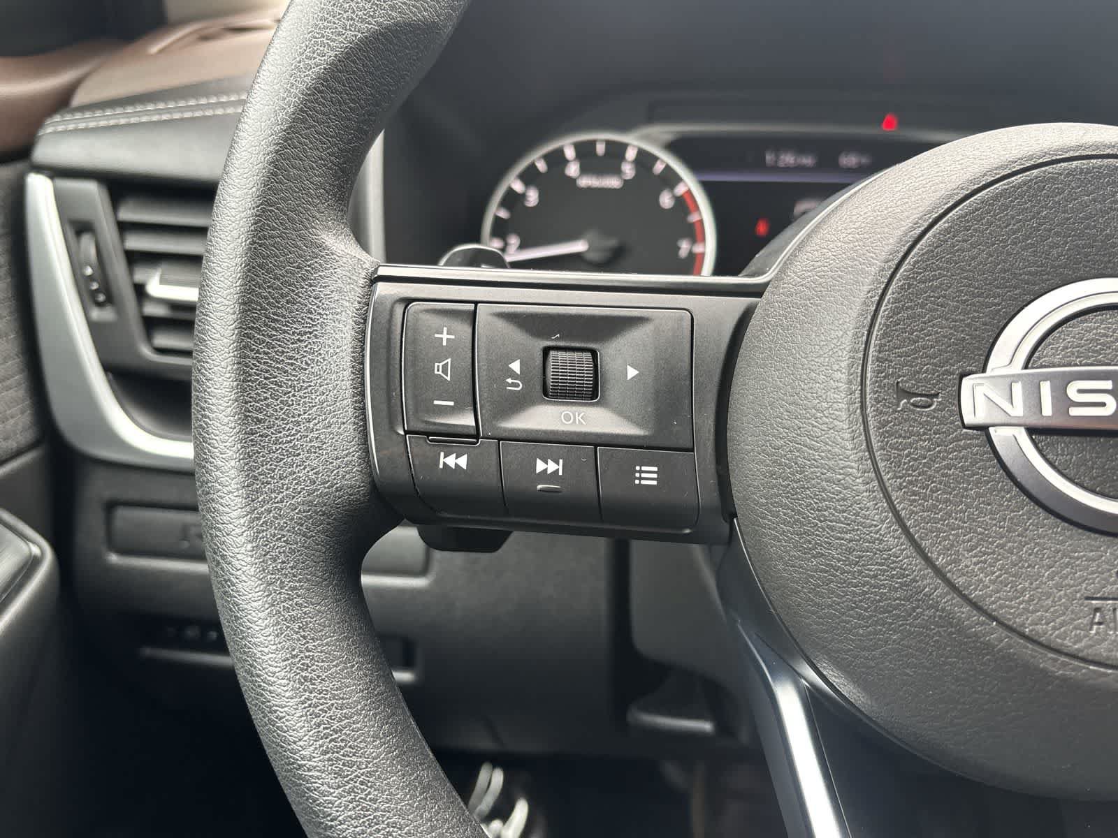 Used 2023 Nissan Rogue S AWD/4WD image 14
