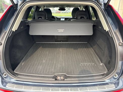 Used 2024 Volvo XC60 B5 Core w/ Protection Package Premier AWD/4WD image 12