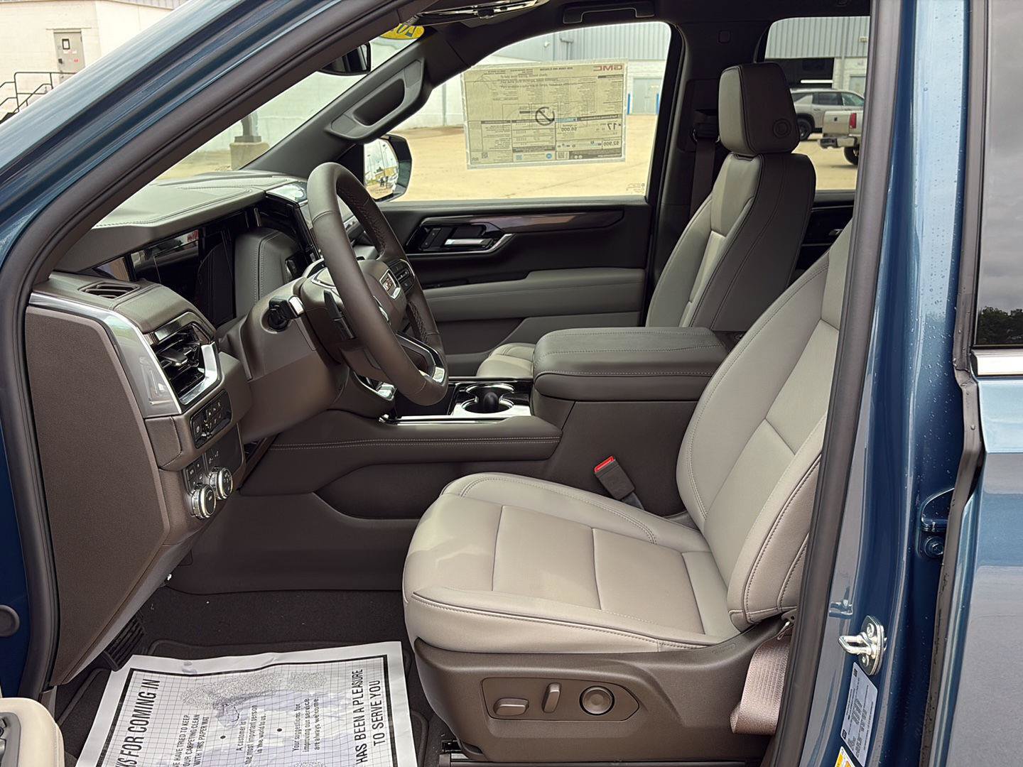 New 2026 GMC Yukon Elevation AWD/4WD image 2