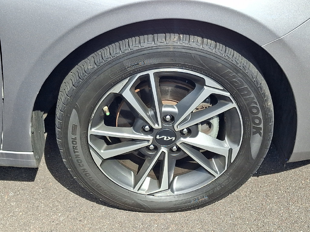 Used 2024 Kia Forte LXS w/ LXS Technology Package FWD image 11