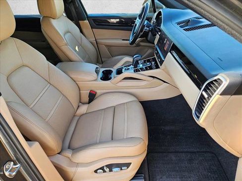 Used 2020 Porsche Cayenne image 21