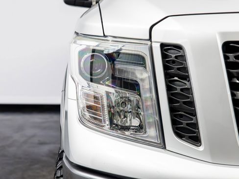 Used 2019 Nissan Titan PRO-4X image 3