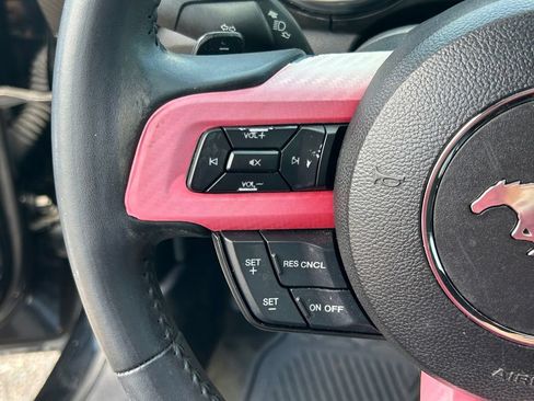 Used 2018 Ford Mustang Coupe RWD image 22