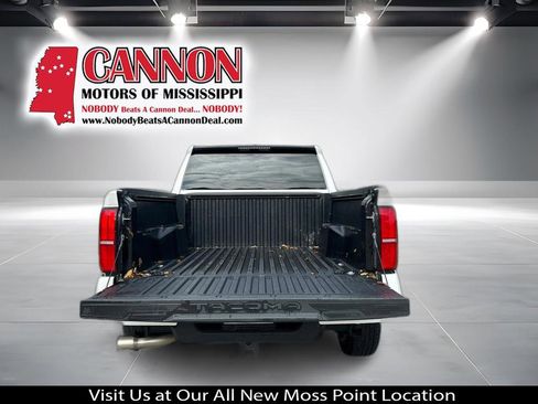Used 2024 Toyota Tacoma SR5 AWD/4WD image 5