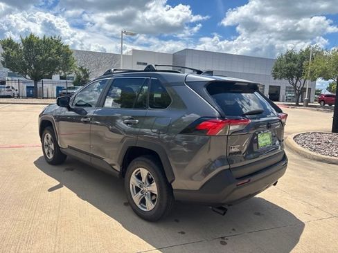 Used 2025 Toyota RAV4 XLE FWD image 7