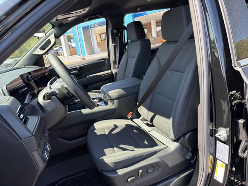 New 2026 Chevrolet Suburban LS image 9