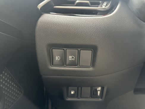 Used 2018 Toyota C-HR XLE image 22