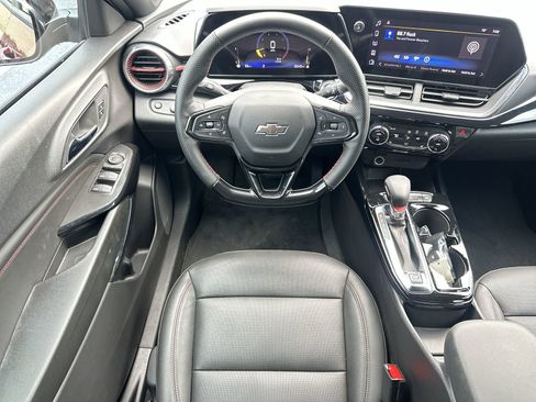 Used 2025 Chevrolet Trax RS w/ Driver Confidence Package FWD image 17