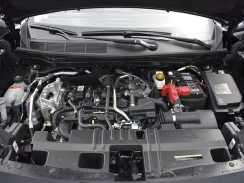Used 2025 Nissan Kicks S AWD/4WD image 5