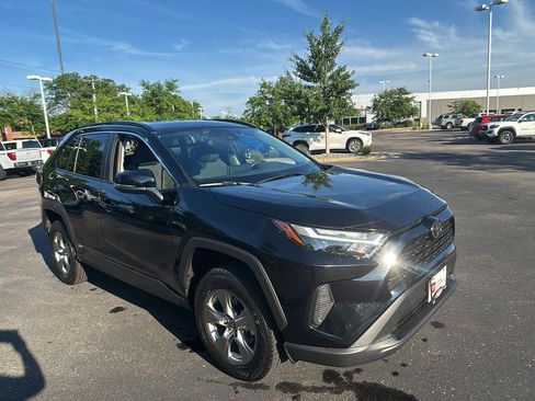 Used 2025 Toyota RAV4 XLE AWD/4WD image 8