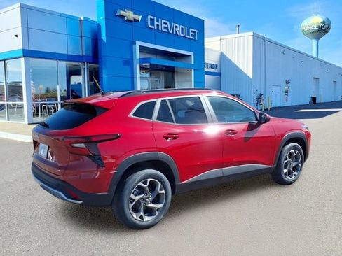 New 2026 Chevrolet Trax LT w/ Driver Confidence Package FWD image 3
