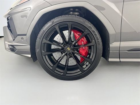 Used 2024 Lamborghini Urus S image 33