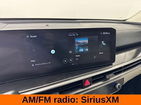 Used 2025 Kia Sorento S image 13