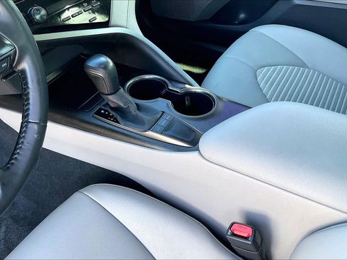 Used 2022 Toyota Camry SE image 16