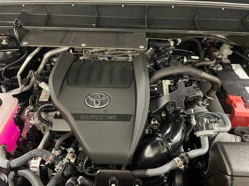 Used 2024 Toyota Highlander XLE AWD/4WD image 24