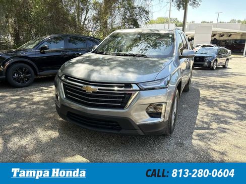 Used 2023 Chevrolet Traverse LT FWD image 1