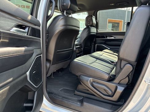 Used 2024 Jeep Wagoneer Series II w/ Flexible Seating Group image 16