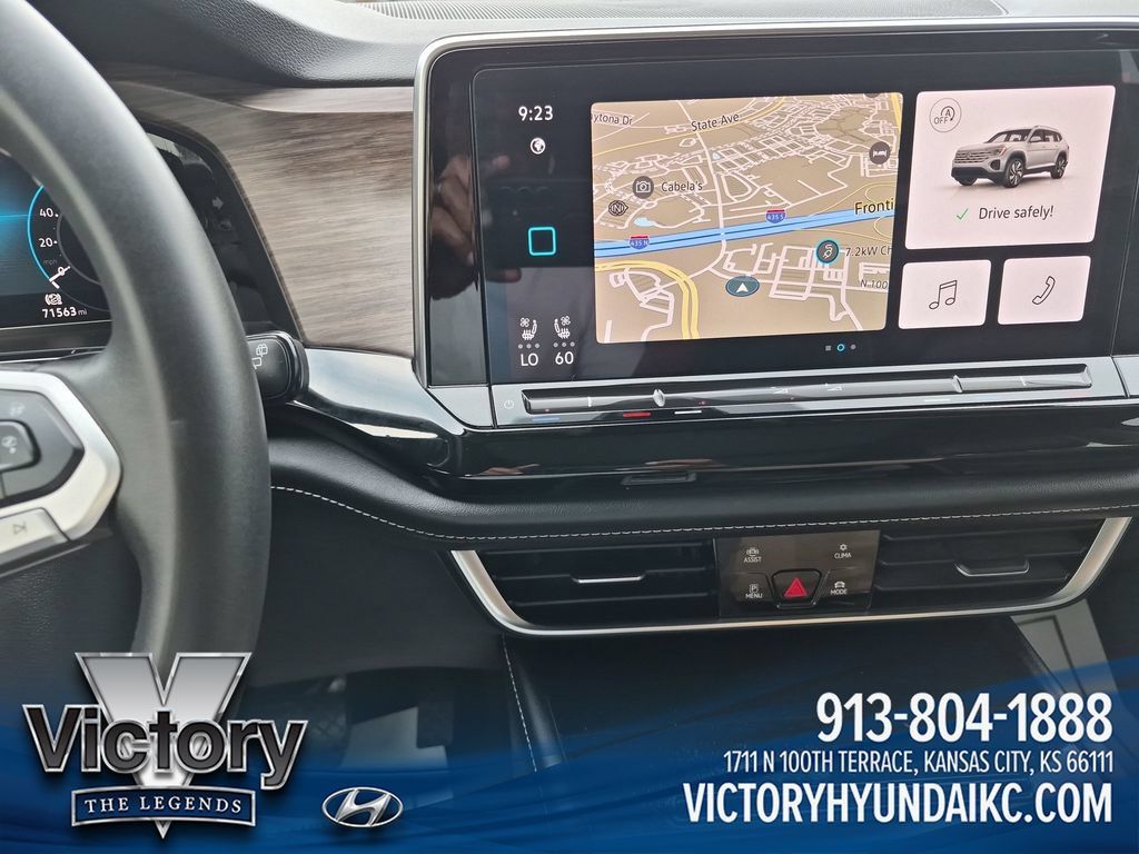 Used 2024 Volkswagen Atlas SEL AWD/4WD image 17