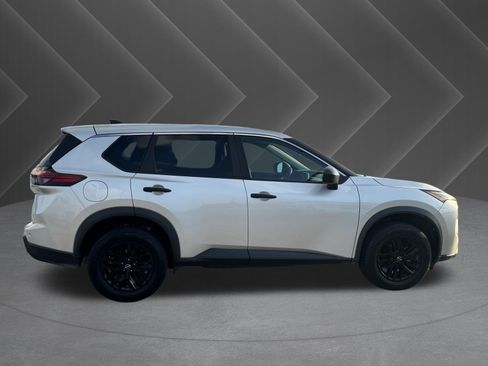 Used 2024 Nissan Rogue S AWD/4WD image 5