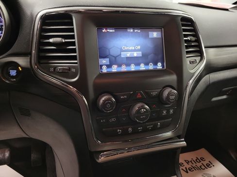 Used 2021 Jeep Grand Cherokee Laredo image 14