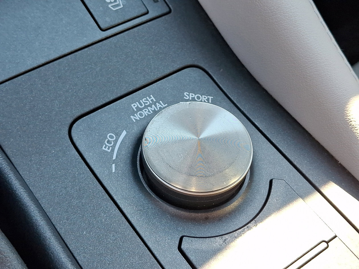 Used 2015 Lexus RC 350 w/ Luxury Package RWD image 25