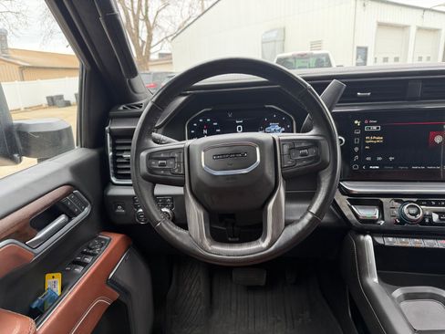 Used 2025 GMC Sierra 2500 Denali Ultimate image 13