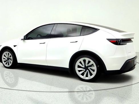 Used 2026 Tesla Model Y AWD image 7