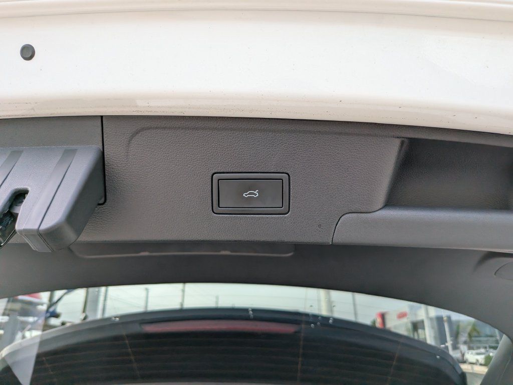 Certified 2026 Volkswagen Atlas Cross Sport SE FWD image 10