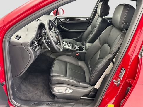 Certified 2025 Porsche Macan AWD/4WD image 5