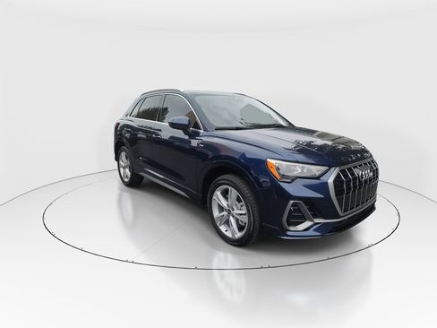 Used 2022 Audi Q3 2.0T Premium w/ Convenience Package image 2
