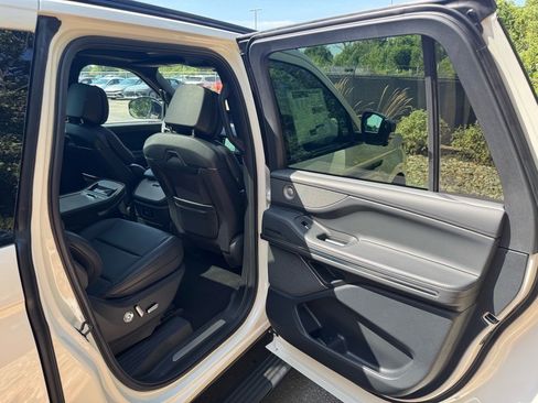 New 2025 Lincoln Navigator L Reserve w/ Jet Appearance Package image 14