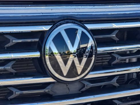 Used 2024 Volkswagen Atlas SE AWD/4WD image 33