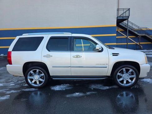 Used 2007 Cadillac Escalade AWD w/ Information Package image 4