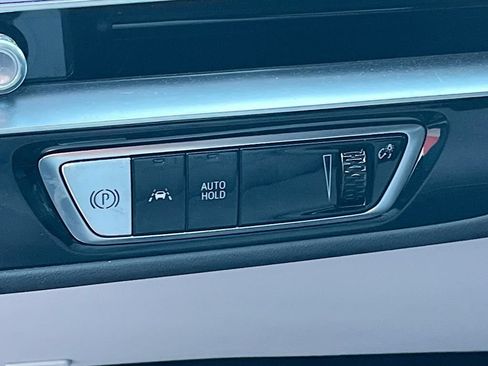 Used 2025 Cadillac Lyriq Luxury AWD/4WD image 10