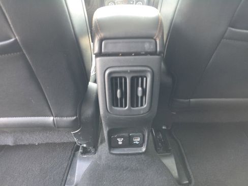 Used 2020 Jeep Compass Limited FWD image 9