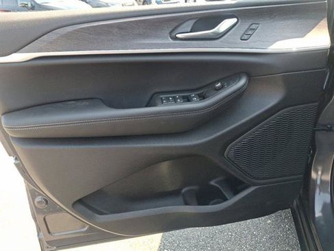 New 2025 Jeep Grand Cherokee Limited image 33