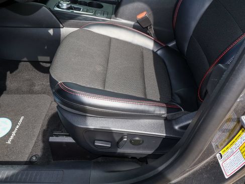 Used 2025 Ford Escape ST-Line Select AWD/4WD image 13