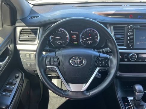 Used 2017 Toyota Highlander Limited AWD/4WD image 23